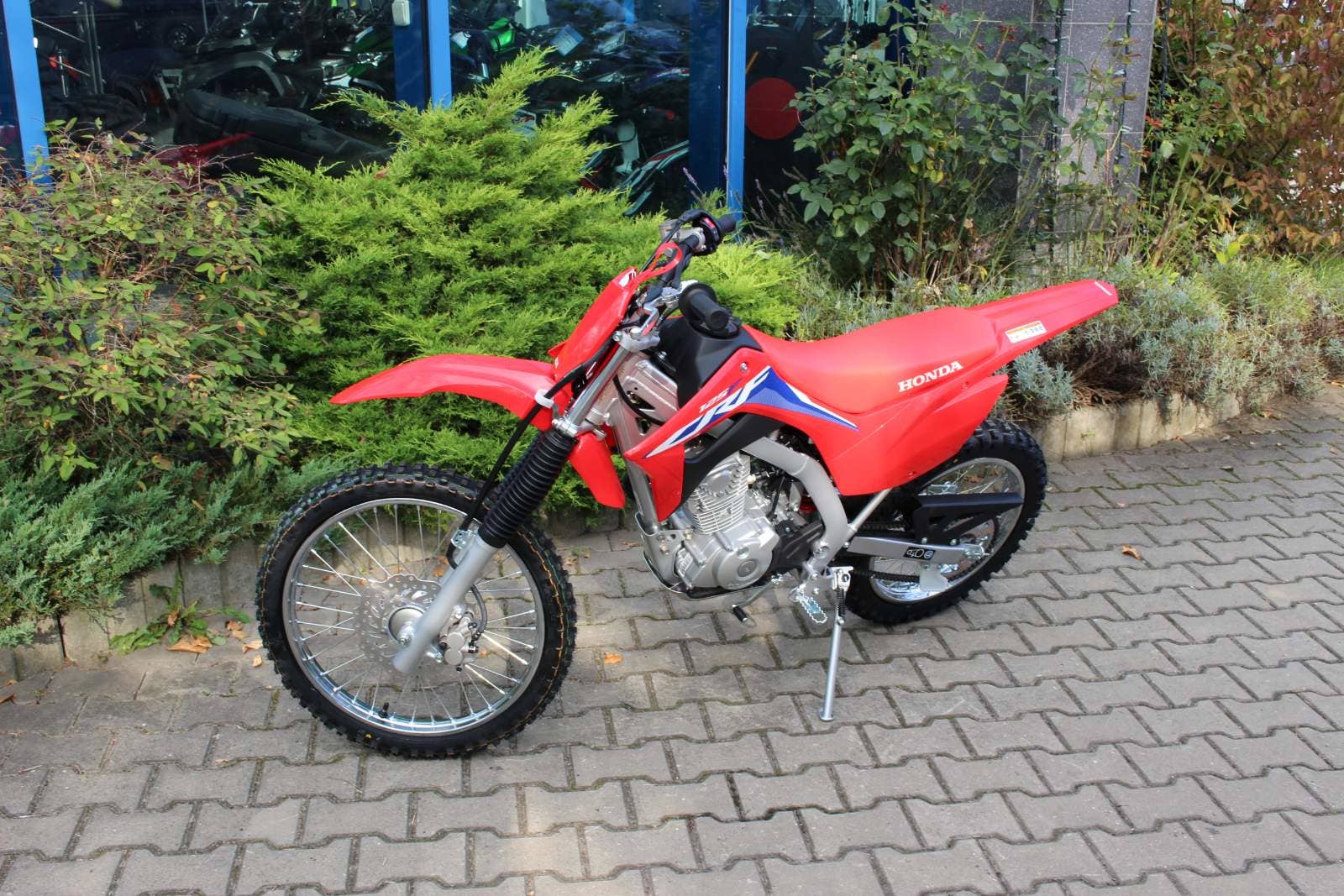 Honda CRF 125 F NOVINKA 2022 19X16 skladem NOVÁ 2022 84 900 Kč