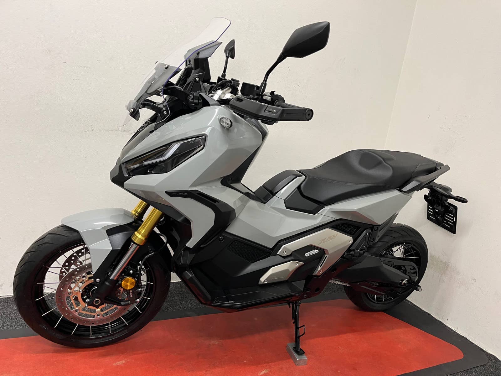 Honda X ADV 750 ABS TOP STAV 2021 255 000 Kč TipMoto