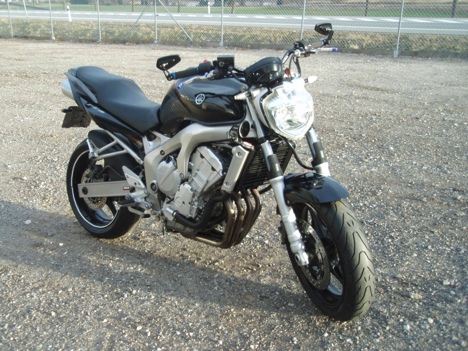 Yamaha FZ 6 N Fazer CZ DOKLADY TOP STAV 2005 68 900 Kč TipMoto