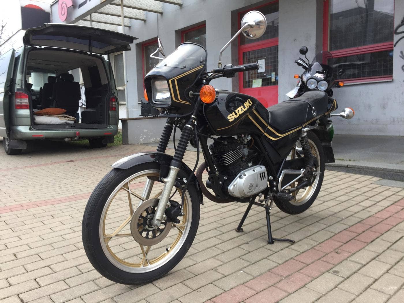 Suzuki gs 125