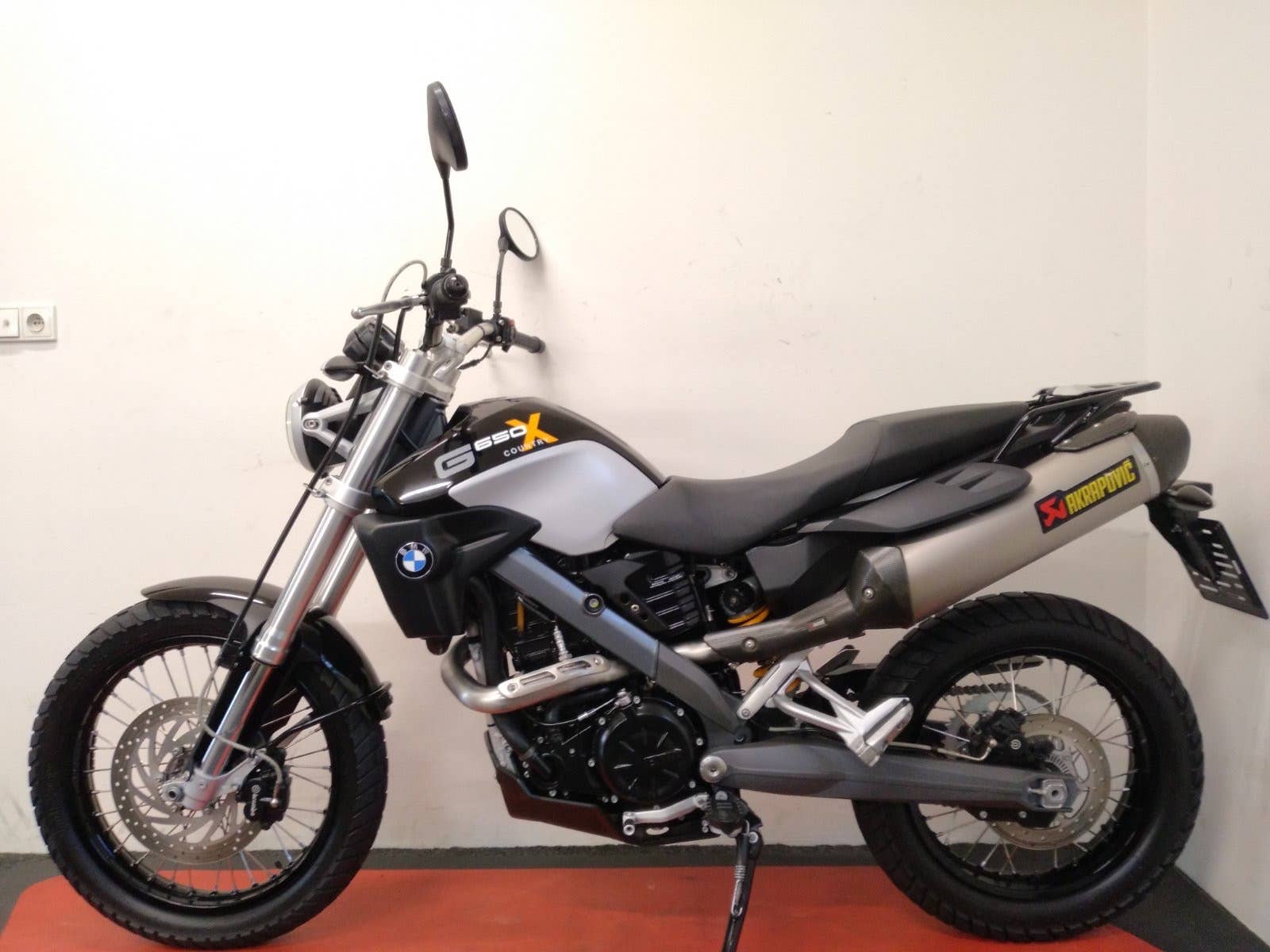 BMW G 650 X Country TOP STAV,AKRAPOVIČ (2008), 114.000 Kč