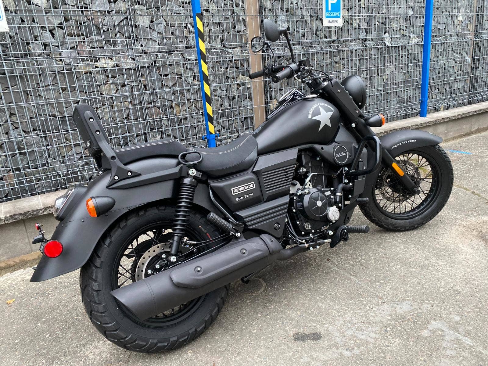 UM Motorcycles Renegade Commando 300 (NOVÁ, 2024), 99.900 Kč - TipMoto.com