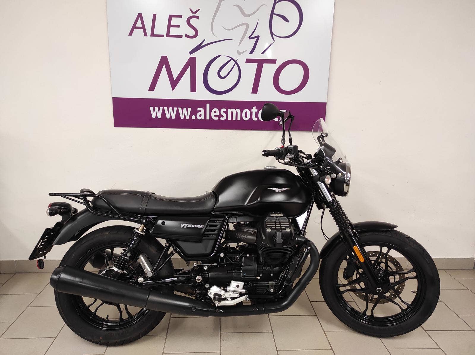 Moto Guzzi V Iii Stone Night Pack K Tipmoto Com