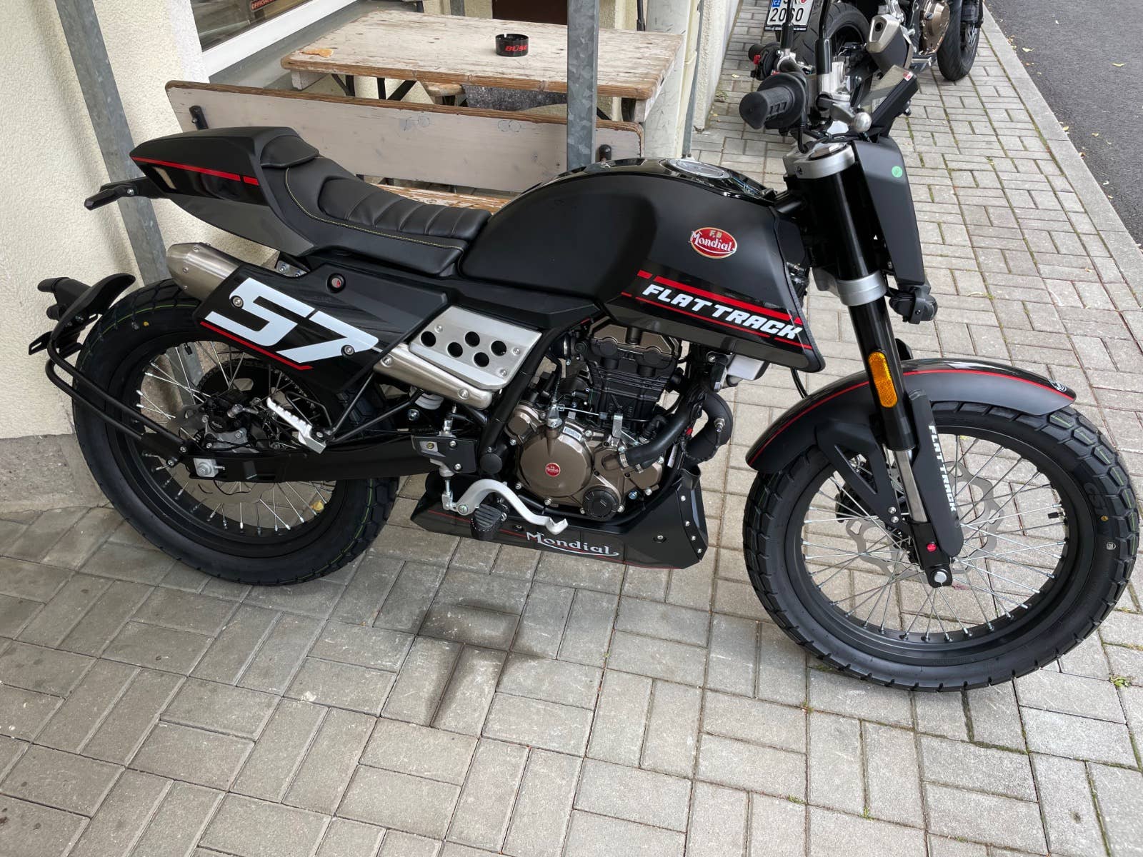 F.B Mondial Flat Track 125i ABS (NOVÁ, 2023), 79.900 Kč - TipMoto.com