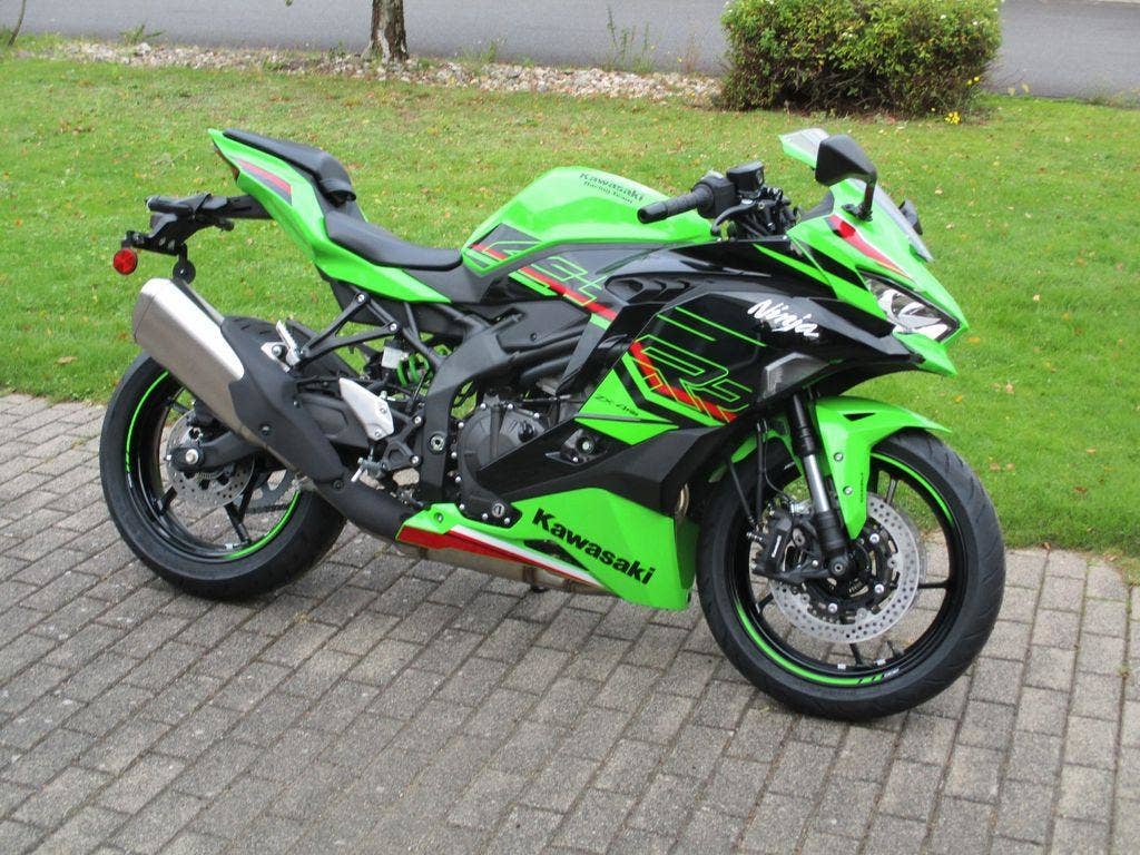 Kawasaki NINJA ZX 400 RR 2024 NOVINKA SKLADEM (NOVÁ, 2024), 219.500 Kč