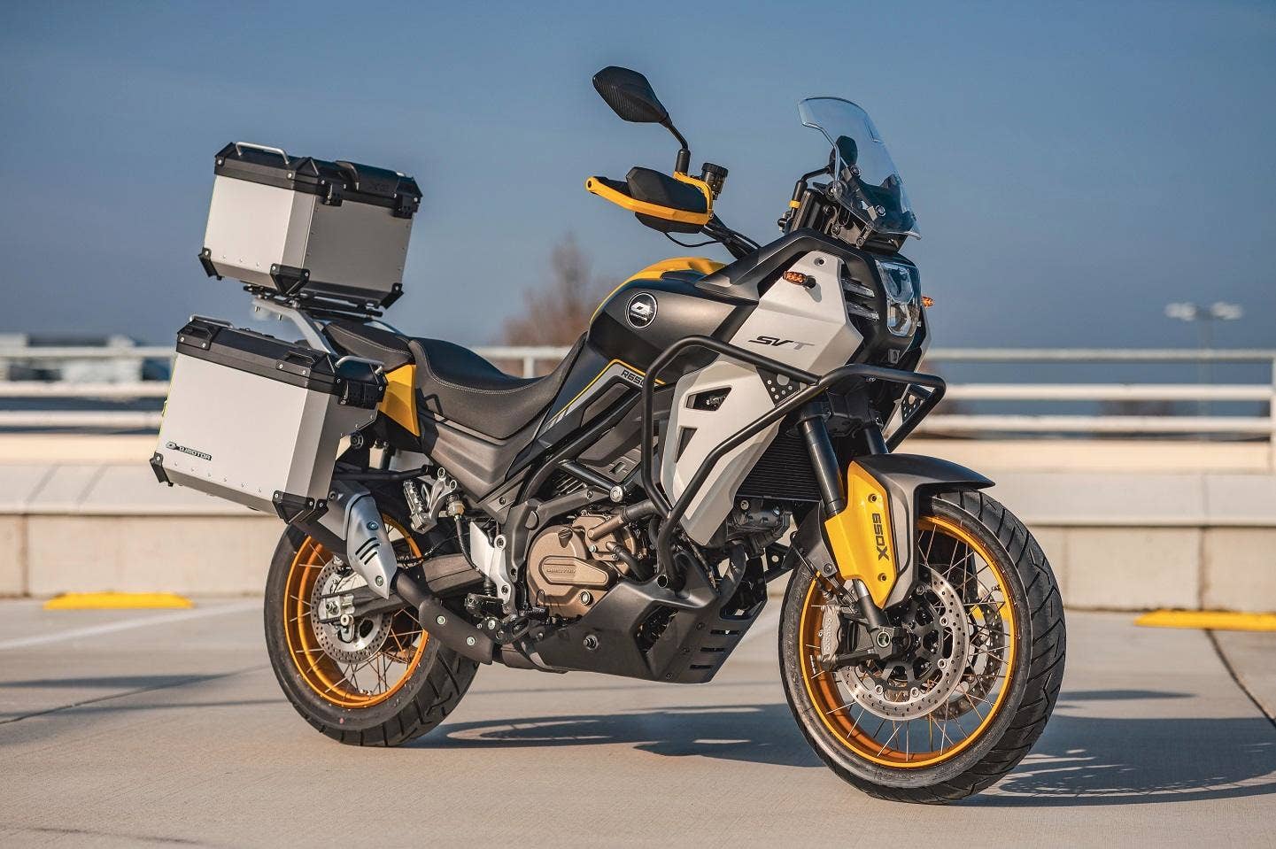 QJ Motor SVT 650 X (MY 2024 - záruka 3 roky) (NOVÁ, 2024), 189.900 Kč ...