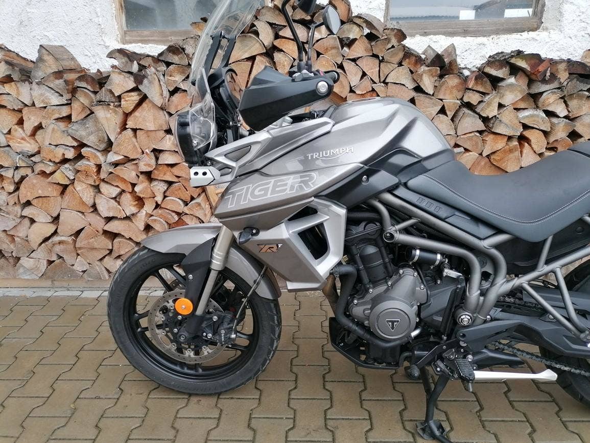 2018 Triumph Tiger 800 Xrt Silver Ice Triumph Tiger 800 XRT (2018), Kč