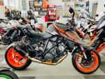 Klikněte pro detailní foto č. 1 - KTM 1290 Super Duke R = AKRAPOVIČ / QUICKSHIFTER+/ VÝBAVA ZA 45.000