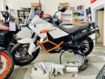 Obrázek k inzerátu: KTM 990 ADVENTURE WHITE ABS = AKRAPOVIČ / VÝBAVA/ STK 4 ROKY