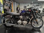 Klikněte pro detailní foto č. 2 - Triumph Bonneville T 120 ve speciální edici Stealth v akci