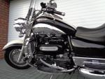 Klikněte pro detailní foto č. 8 - Triumph Rocket III 2300 Touring. TOP stav.