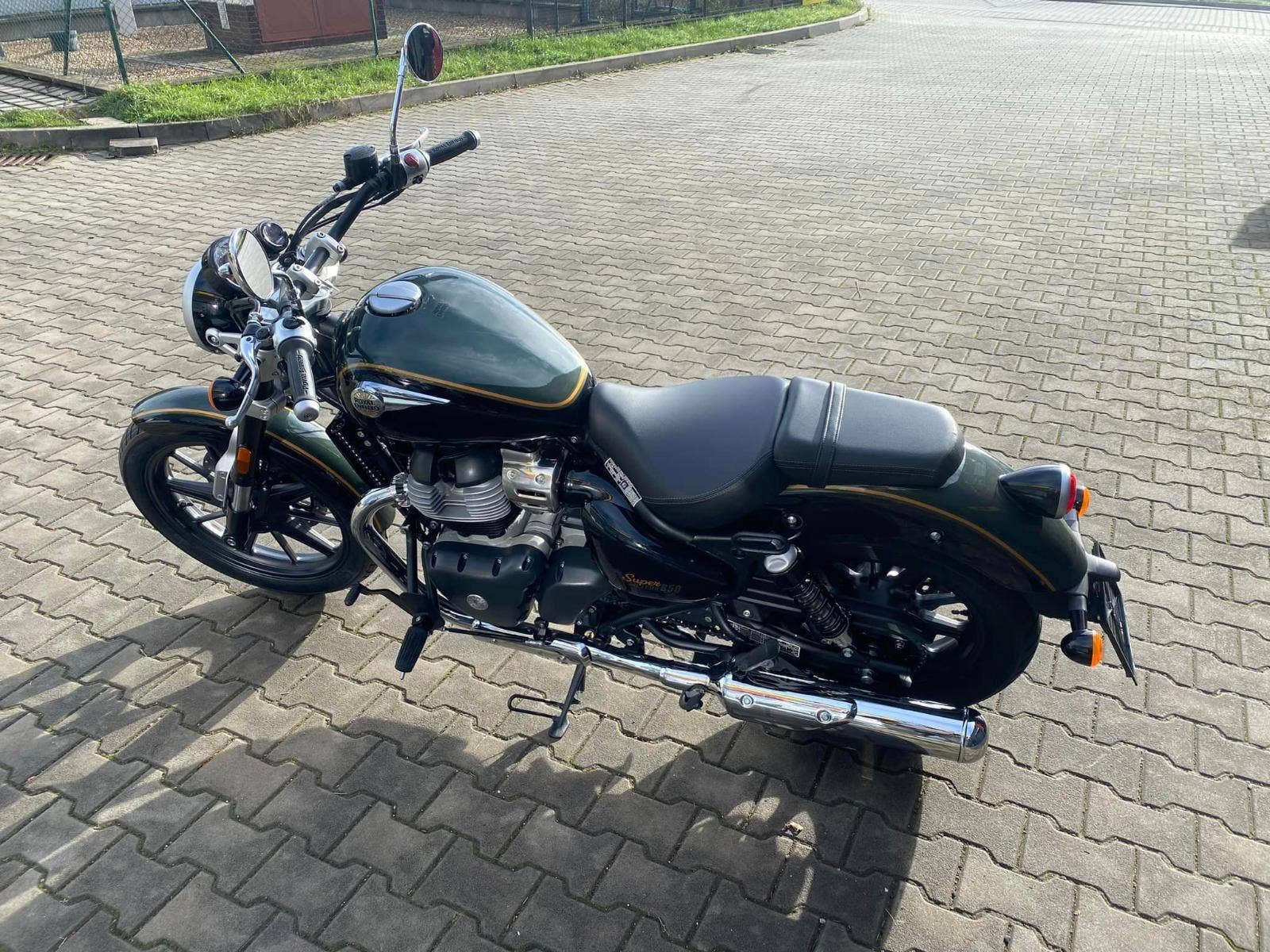 Royal Enfield Super Meteor Interstellar Green Nov