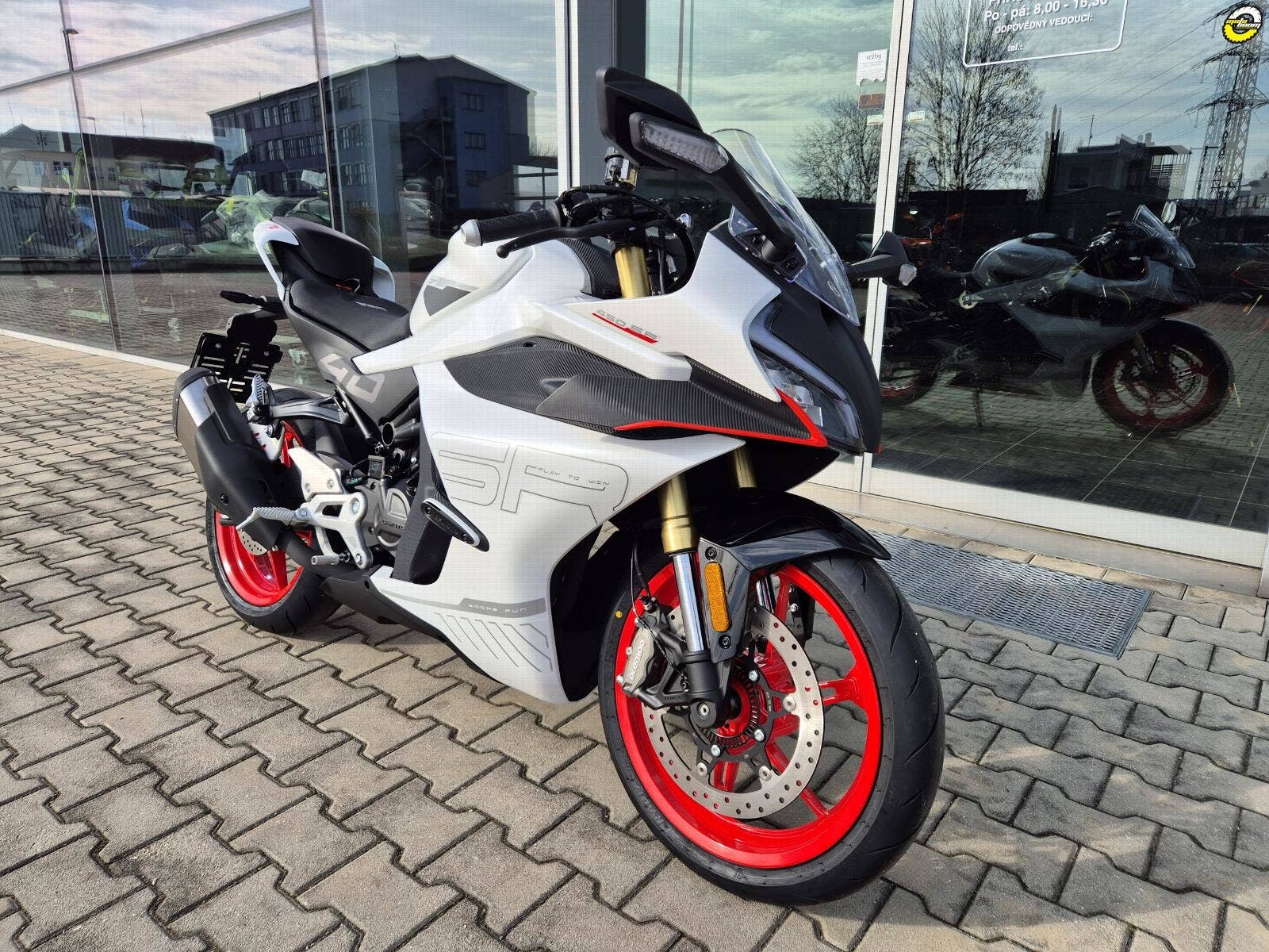 CFMOTO 450 SR - AKČNÍ CENA (NOVÁ, 2026), 139.990 Kč - TipM…