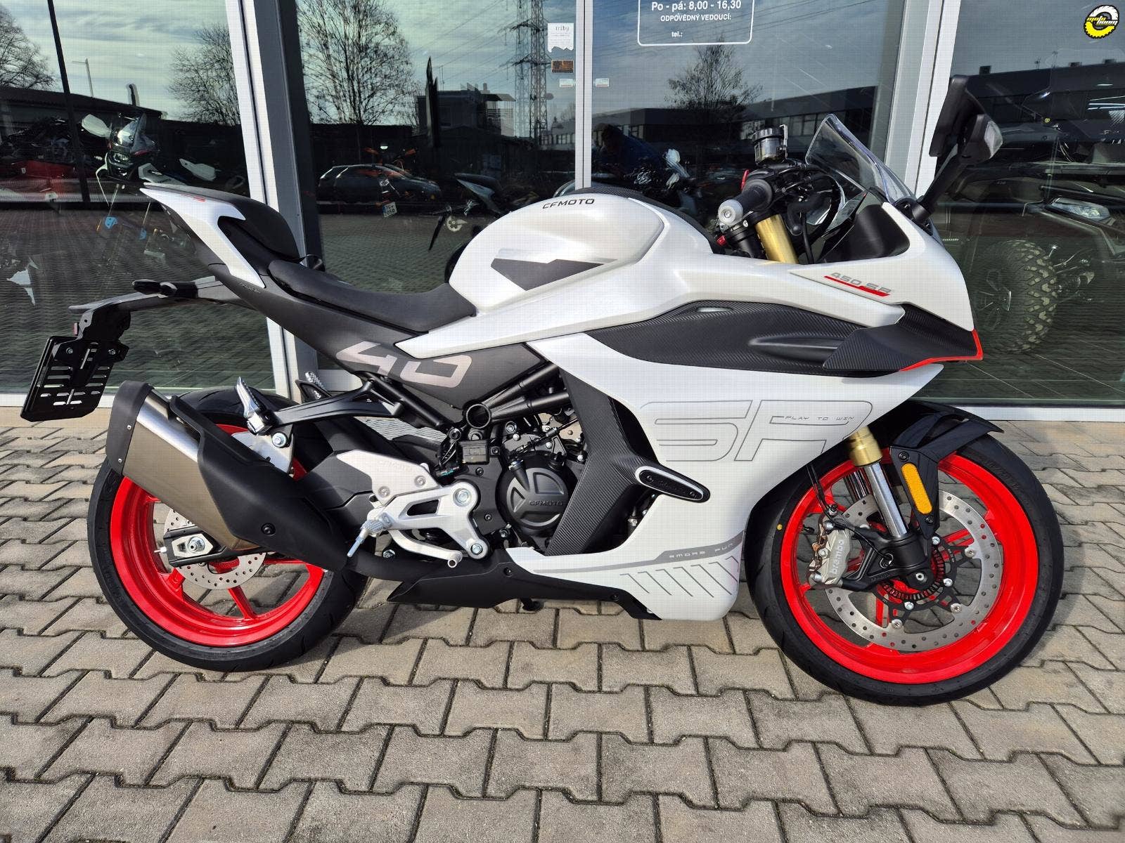 CFMOTO 450 SR - AKČNÍ CENA (NOVÁ, 2026), 139.990 Kč - TipMo…