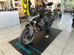Klikněte pro detailní foto č. 5 - CFMOTO 800 NK Sport Plus - černá/bílá - skladem, HELMA