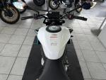 Klikněte pro detailní foto č. 12 - CFMOTO 675 NK bílá, šedá AKCE HELMA