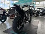 Klikněte pro detailní foto č. 3 - CFMOTO 675 NK bílá, šedá AKCE HELMA