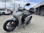 Klikněte pro detailní foto č. 4 - Honda SH 125i s el. kufrem Honda 35L