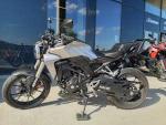 Klikněte pro detailní foto č. 8 - Honda CB300R