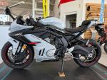 Klikněte pro detailní foto č. 7 - CFMOTO 675 SR-R - šedá, bílá skladem, AKCE balíček