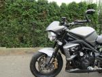 Klikněte pro detailní foto č. 2 - Triumph Street Triple 675 R ---VADA MOTORU---