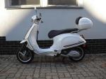 Vespa Primavera 125 Yacht Club