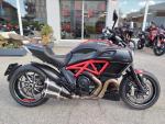 Klikněte pro detailní foto č. 3 - Ducati DIAVEL CARBON RED AND MATT CARBON, 1. MAJ V ČR, SERVIS, VÝBAVA
