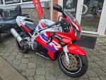 Klikněte pro detailní foto č. 9 - Honda CBR 900 RR, LEGENDÁRNÍ STROJ SKLADEM, nové pneu