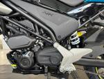 Klikněte pro detailní foto č. 9 - CFMOTO 125 NK - modrá, černá AKCE helma