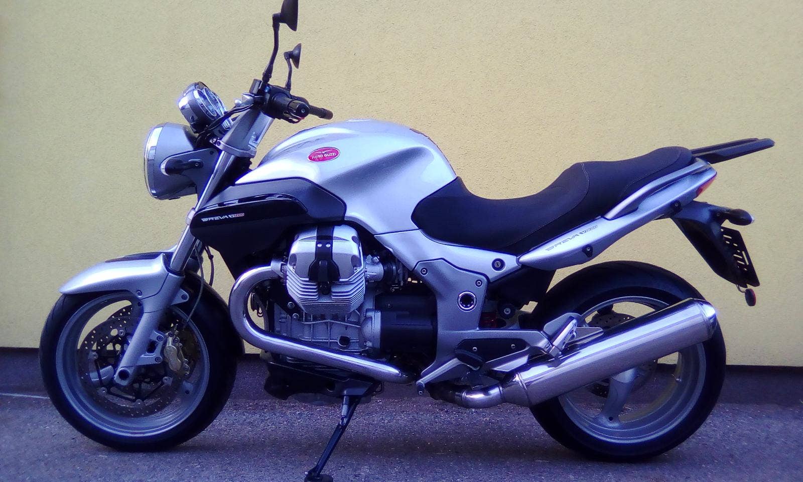 Moto Guzzi Breva 1200 Argento (2008), Kč