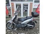Klikněte pro detailní foto č. 2 - Piaggio Beverly 500, Topcase, 2x klíč, vysoké plexi
