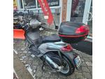 Klikněte pro detailní foto č. 3 - Piaggio Beverly 500, Topcase, 2x klíč, vysoké plexi