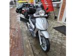 Klikněte pro detailní foto č. 10 - Piaggio Beverly 500, Topcase, 2x klíč, vysoké plexi
