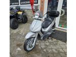 Klikněte pro detailní foto č. 13 - Piaggio Beverly 500, Topcase, 2x klíč, vysoké plexi