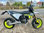 Klikněte pro detailní foto č. 1 - Husqvarna 701 Supermoto pouze 1200km  doplňky