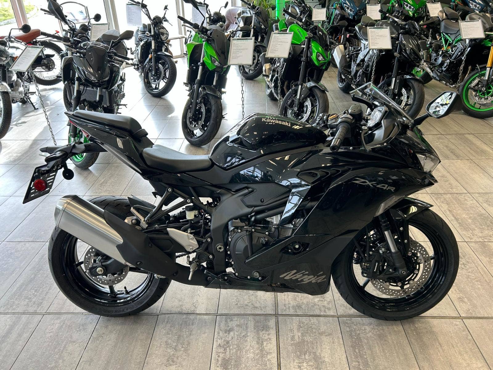 Kawasaki ZX-4R Ninja 2026 (NOVÁ, 2026), 208.400 Kč - TipMoto.com