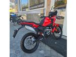 Klikněte pro detailní foto č. 12 - QJ Motor SRT 125 DX, Navigace a zrcadlení, bohatá cestovní výbava