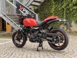 Klikněte pro detailní foto č. 6 - Royal Enfield Guerrilla 450 - APEX RED (Novinka)