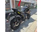 Klikněte pro detailní foto č. 11 - QJ Motor SRK 125 J, ABS, TCS, široká zadní guma 140/60R17, TFT displej